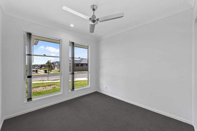 Photo - 1/26 Wicker Road, Park Ridge QLD 4125 - Image 6