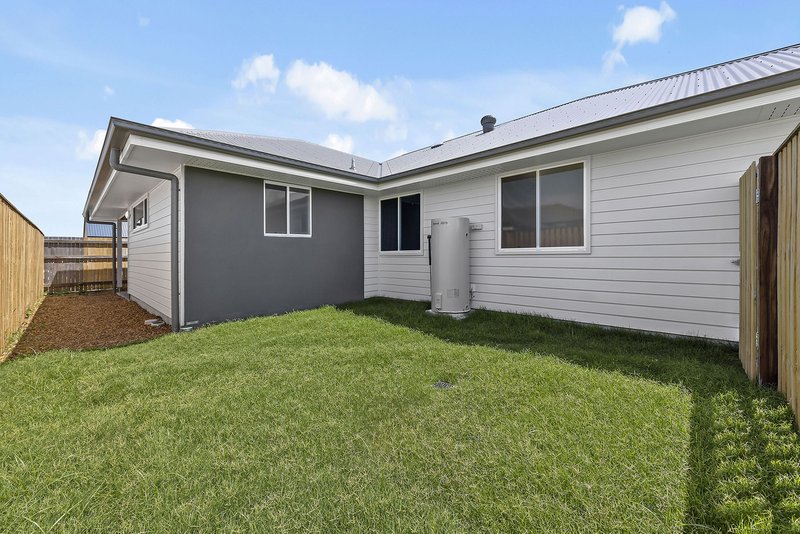 Photo - 1/26 Wicker Road, Park Ridge QLD 4125 - Image 11