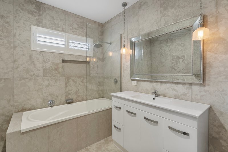 Photo - 126 Wishart Road, Upper Mount Gravatt QLD 4122 - Image 7