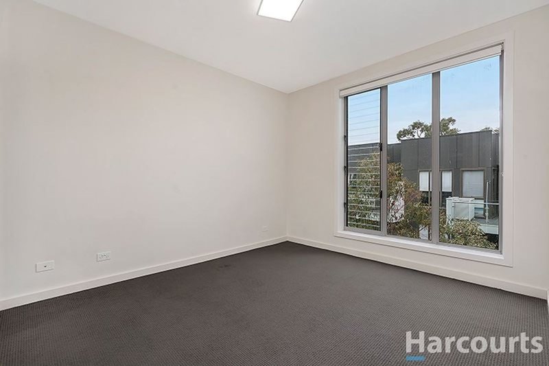 Photo - 12/6 Yarra Bing Crescent, Burwood VIC 3125 - Image 4