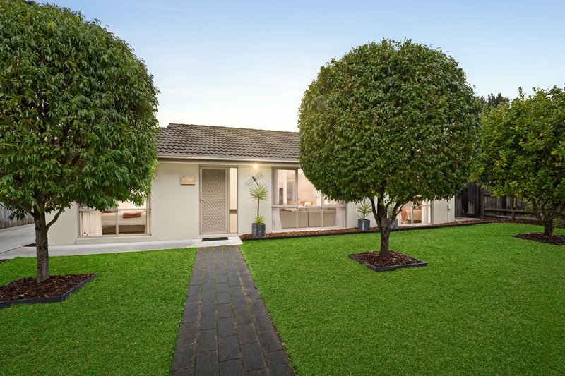 Photo - 1/265 Dandelion Drive, Rowville VIC 3178 - Image 2