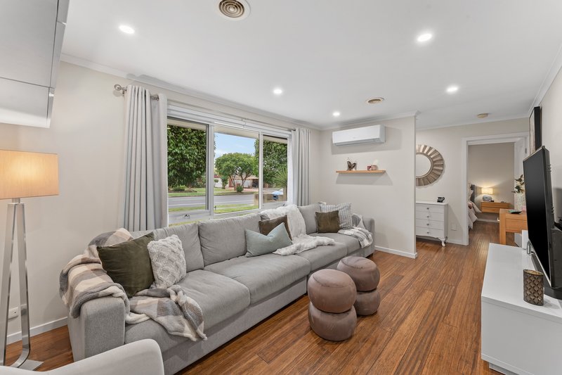 Photo - 1/265 Dandelion Drive, Rowville VIC 3178 - Image 3