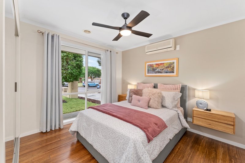 Photo - 1/265 Dandelion Drive, Rowville VIC 3178 - Image 4