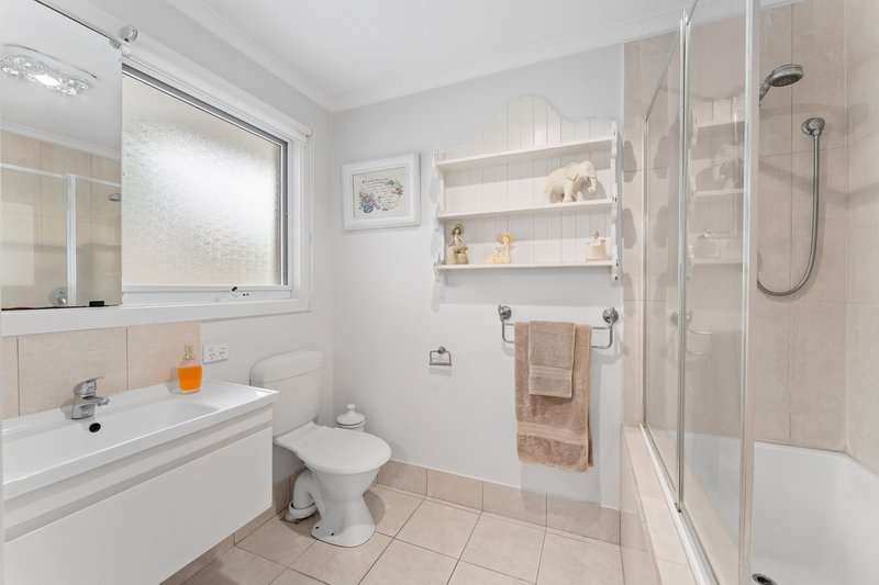 Photo - 1/265 Dandelion Drive, Rowville VIC 3178 - Image 6