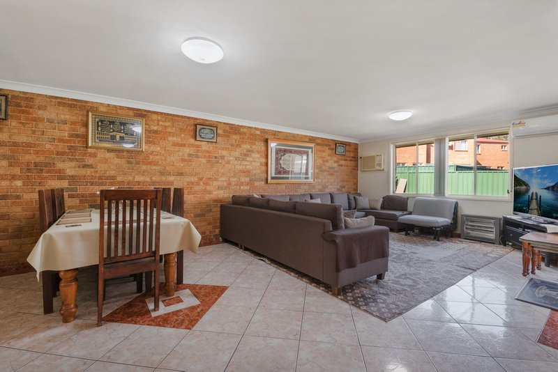 Photo - 126b Graham Ave , Lurnea NSW 2170 - Image 6