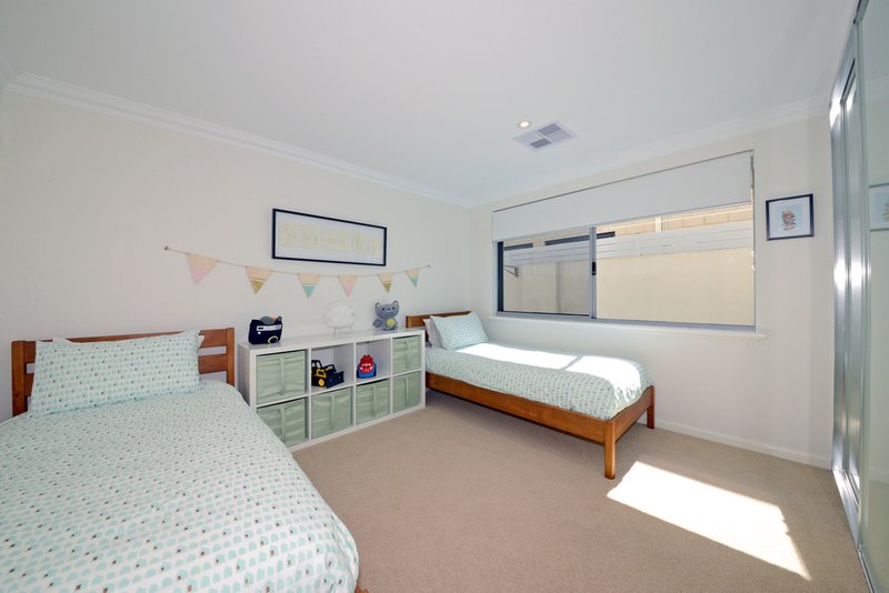 Photo - 127 Anchorage Drive, Mindarie WA 6030 - Image 5