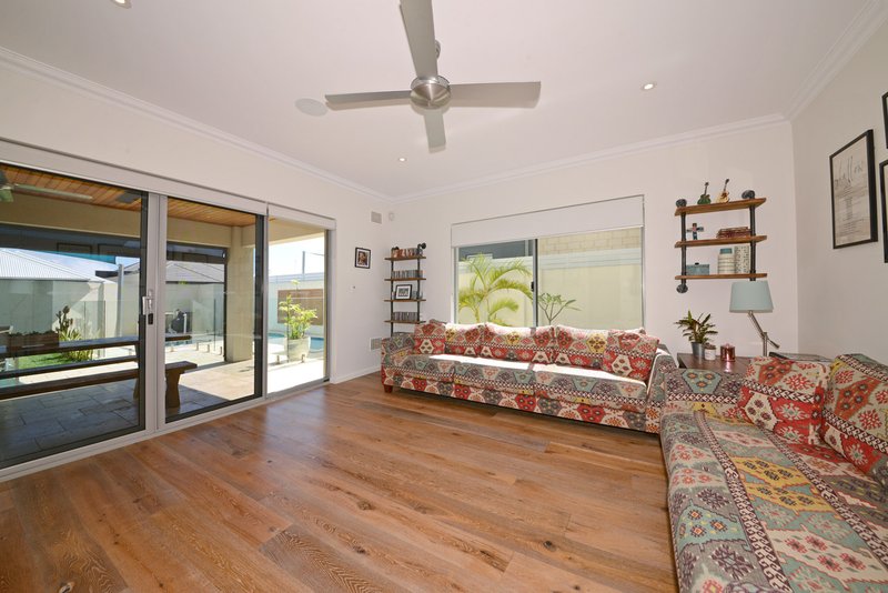 Photo - 127 Anchorage Drive, Mindarie WA 6030 - Image 11