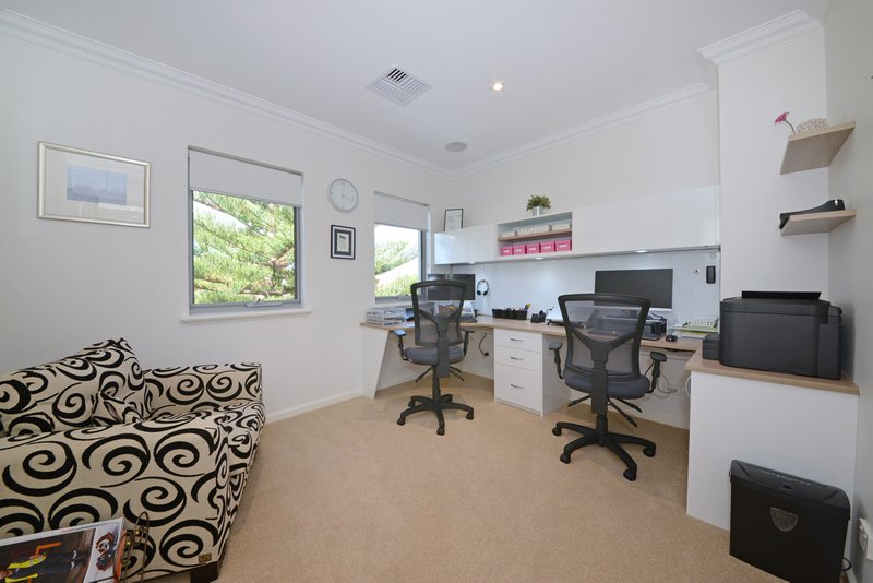 Photo - 127 Anchorage Drive, Mindarie WA 6030 - Image 20