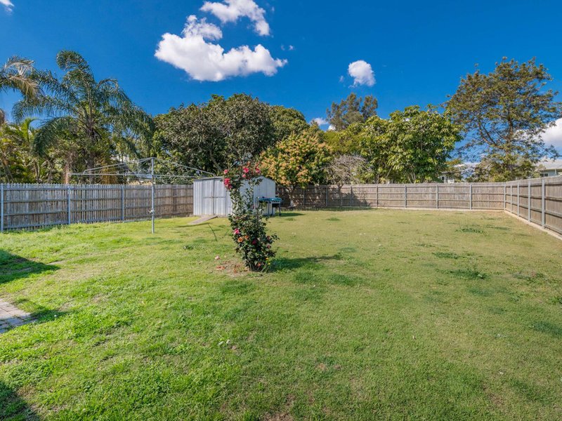 Photo - 127 Beddoes Street, Holland Park QLD 4121 - Image 10