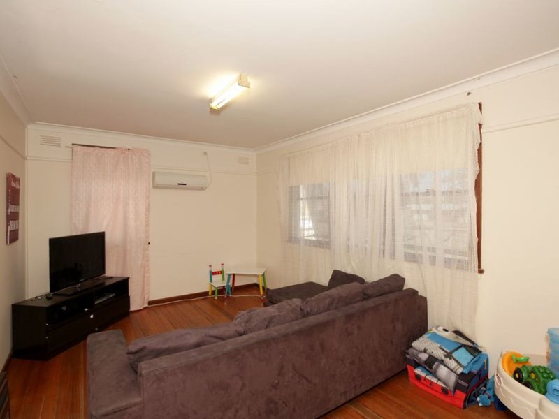 Photo - 127 Bourke Street, Mount Austin NSW 2650 - Image 2