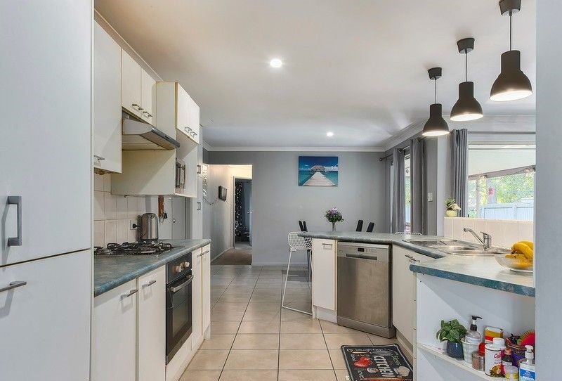 Photo - 127 Cambridge Crescent, Fitzgibbon QLD 4018 - Image 6