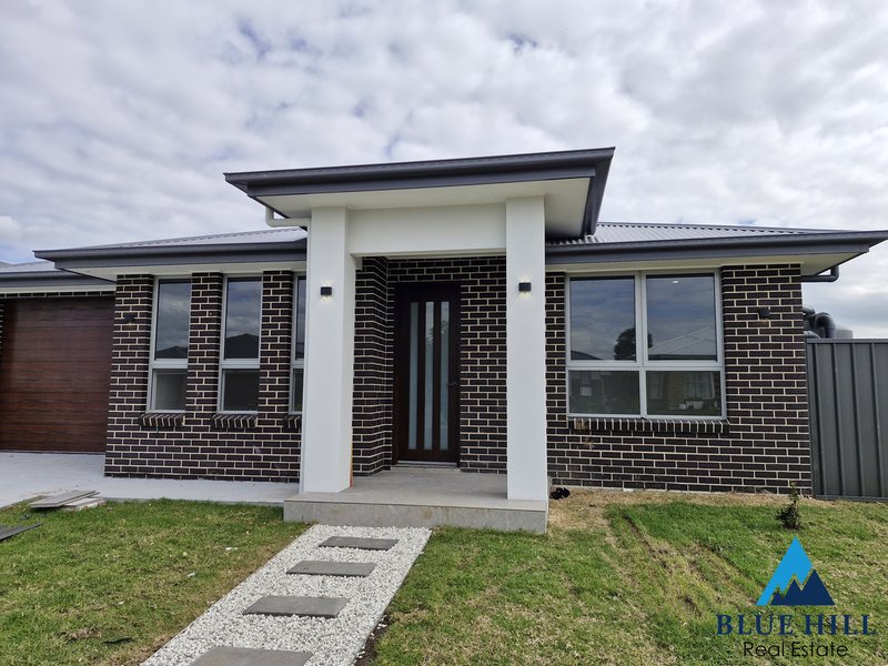 Photo - 1/27 Crestwood Road, Thornton NSW 2322 - Image 2