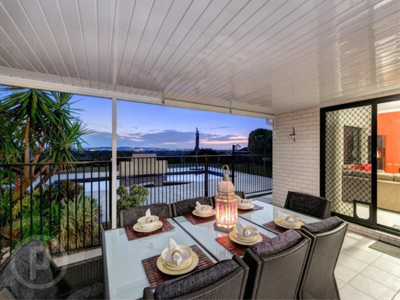 Photo - 127 Gibson Crescent, Bellbowrie QLD 4070 - Image 7