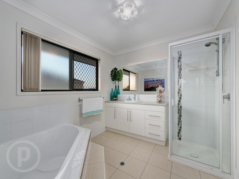 Photo - 127 Gibson Crescent, Bellbowrie QLD 4070 - Image 10