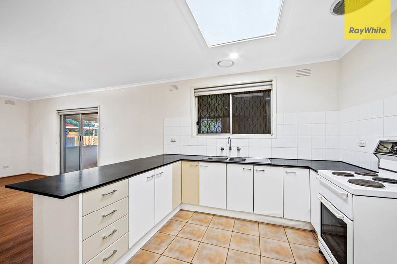 Photo - 127 Gillespie Road, Kings Park VIC 3021 - Image 5