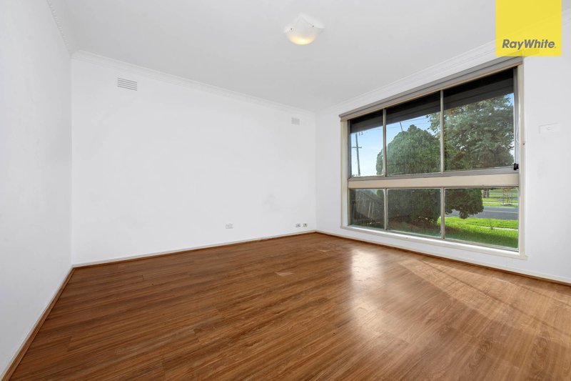 Photo - 127 Gillespie Road, Kings Park VIC 3021 - Image 7