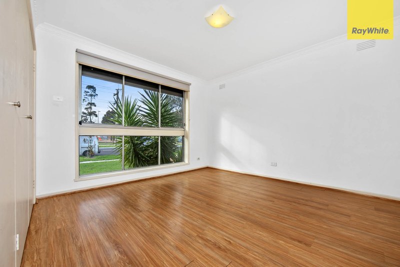 Photo - 127 Gillespie Road, Kings Park VIC 3021 - Image 8