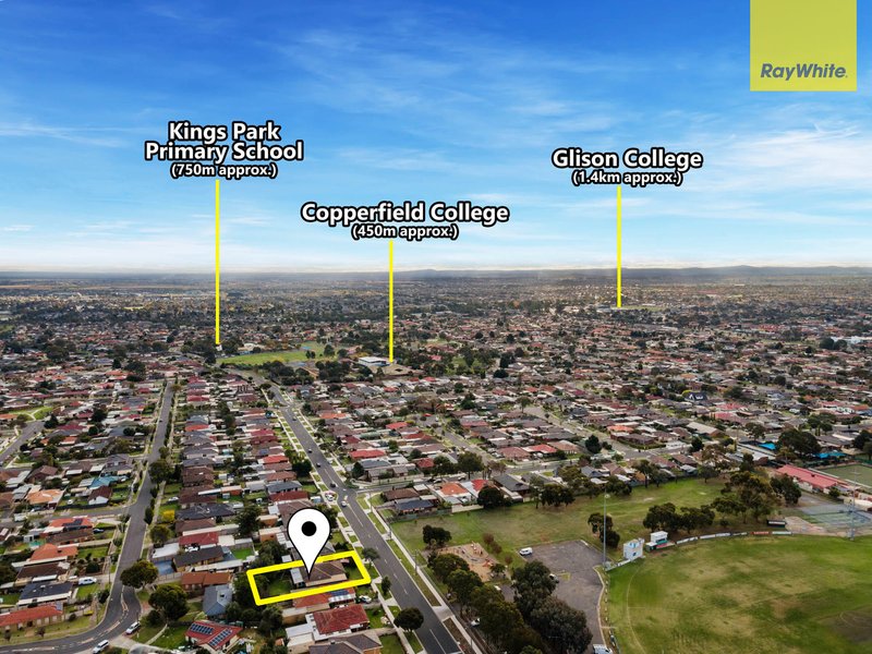 Photo - 127 Gillespie Road, Kings Park VIC 3021 - Image 11