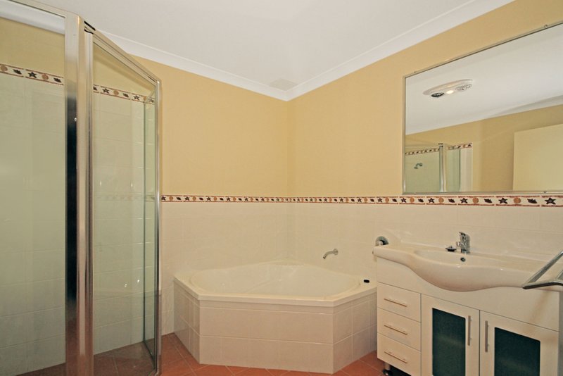 Photo - 1/27 Golf Links Drive, Batemans Bay NSW 2536 - Image 9