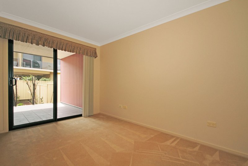 Photo - 1/27 Golf Links Drive, Batemans Bay NSW 2536 - Image 11