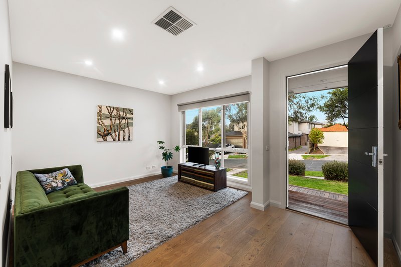 Photo - 1/27 Greenwood Street, Burwood VIC 3125 - Image 4