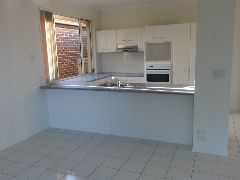 Photo - 127 Harrier Drive, Burleigh Waters QLD 4220 - Image 2