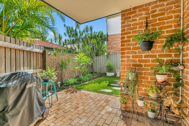 Photo - 1/27 Hood Street, Sherwood QLD 4075 - Image 2