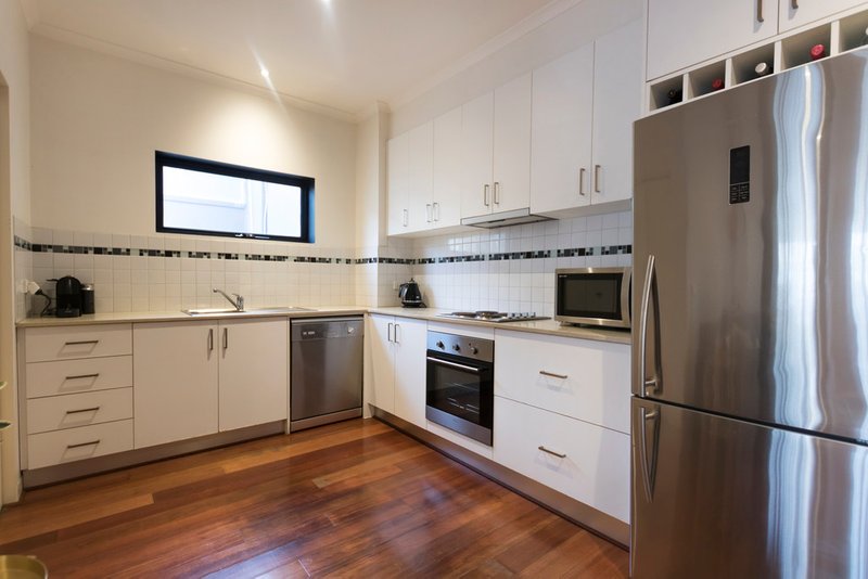 Photo - 1/27 Hope Street, Brunswick VIC 3056 - Image 4