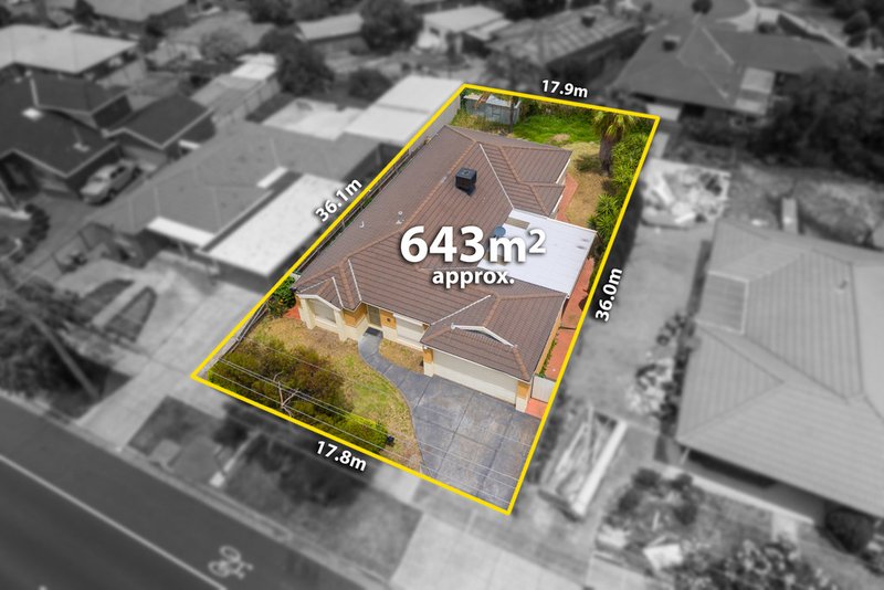 Photo - 127 Hothlyn Drive, Craigieburn VIC 3064 - Image 2