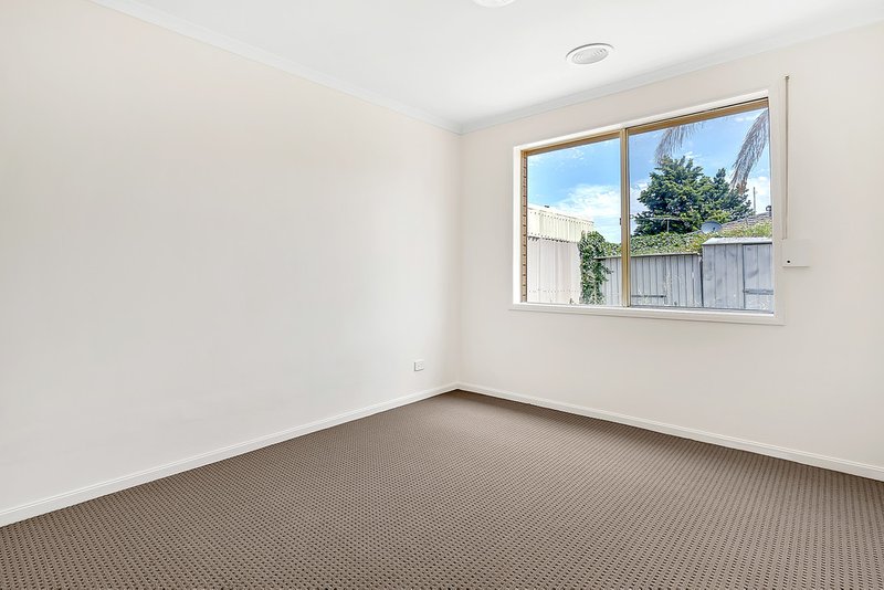 Photo - 127 Hothlyn Drive, Craigieburn VIC 3064 - Image 12