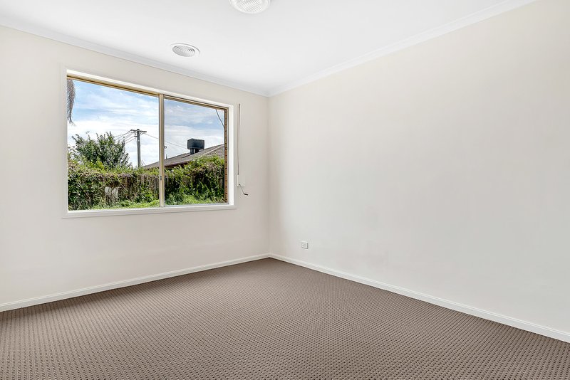 Photo - 127 Hothlyn Drive, Craigieburn VIC 3064 - Image 13