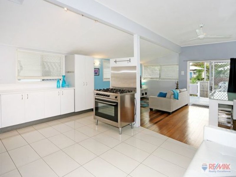 Photo - 127 Landsborough Parade, Golden Beach QLD 4551 - Image 3