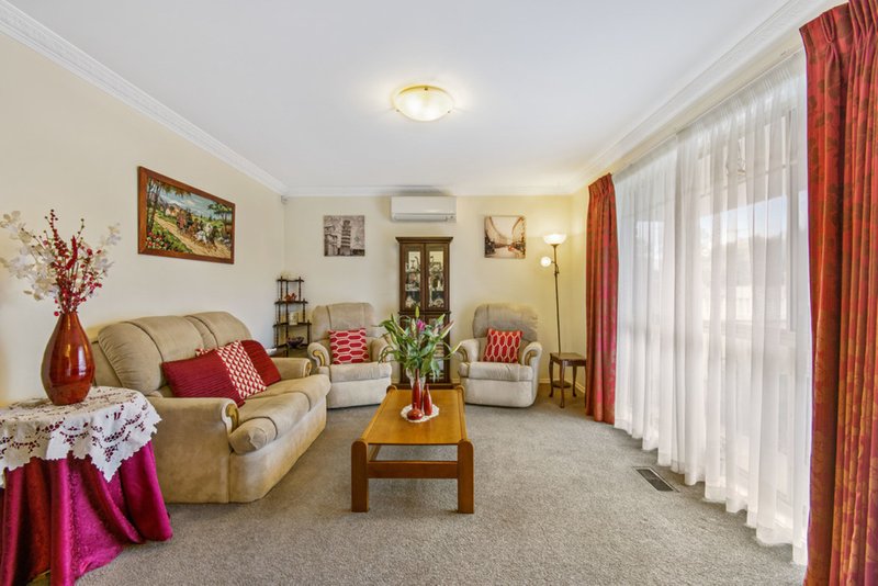 Photo - 1/27 Leigh Road, Croydon VIC 3136 - Image 2