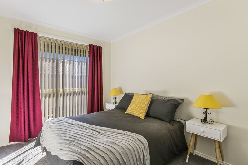 Photo - 1/27 Leigh Road, Croydon VIC 3136 - Image 5