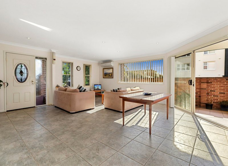 Photo - 127 Ocean Street, Narrabeen NSW 2101 - Image 5