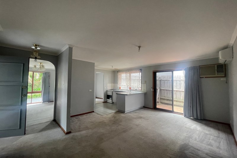 Photo - 1/27 Preston Avenue, Endeavour Hills VIC 3802 - Image 2