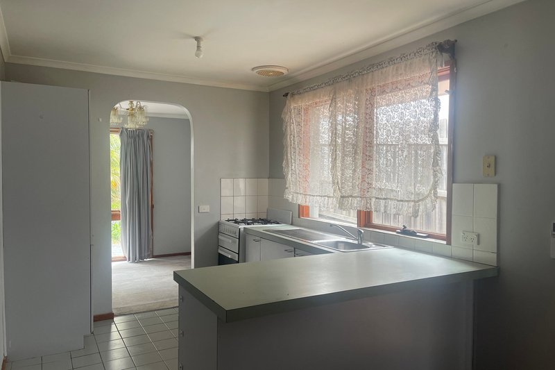 Photo - 1/27 Preston Avenue, Endeavour Hills VIC 3802 - Image 3