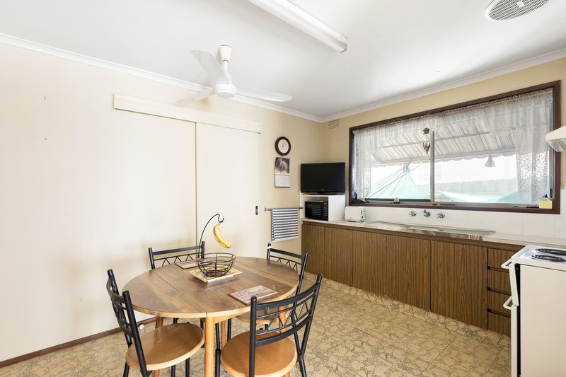 Photo - 1/27 Sylvester Grove, Preston VIC 3072 - Image 7