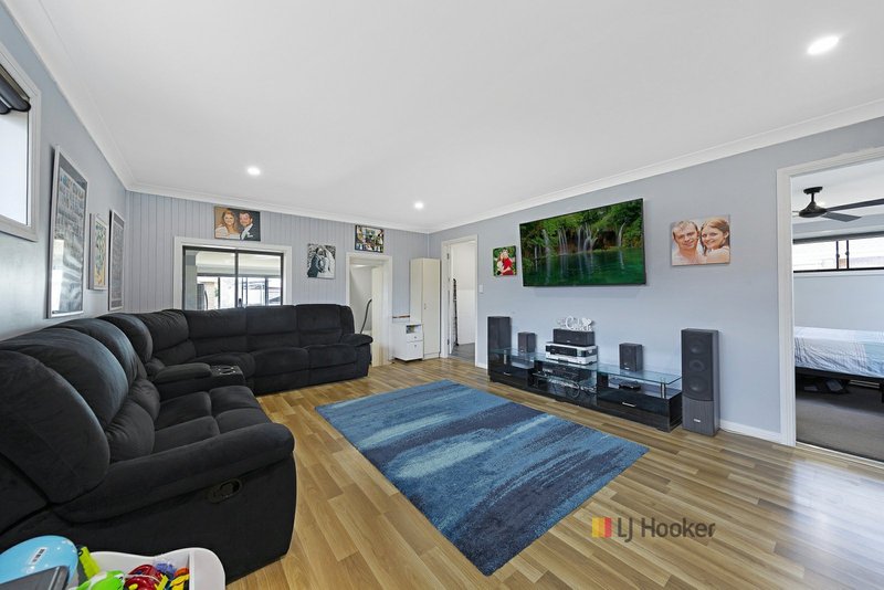 Photo - 127 Winbin Crescent, Gwandalan NSW 2259 - Image 2