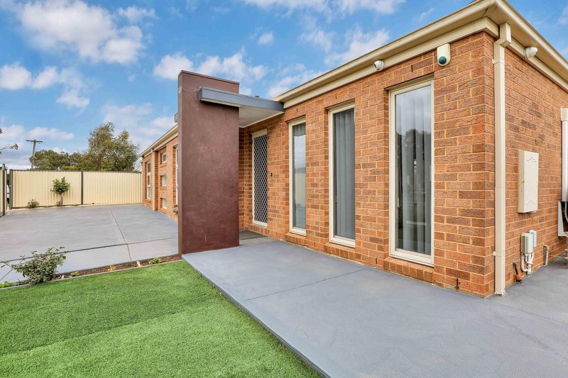 Photo - 1/27 Woorite Place, Wyndham Vale VIC 3024 - Image 3