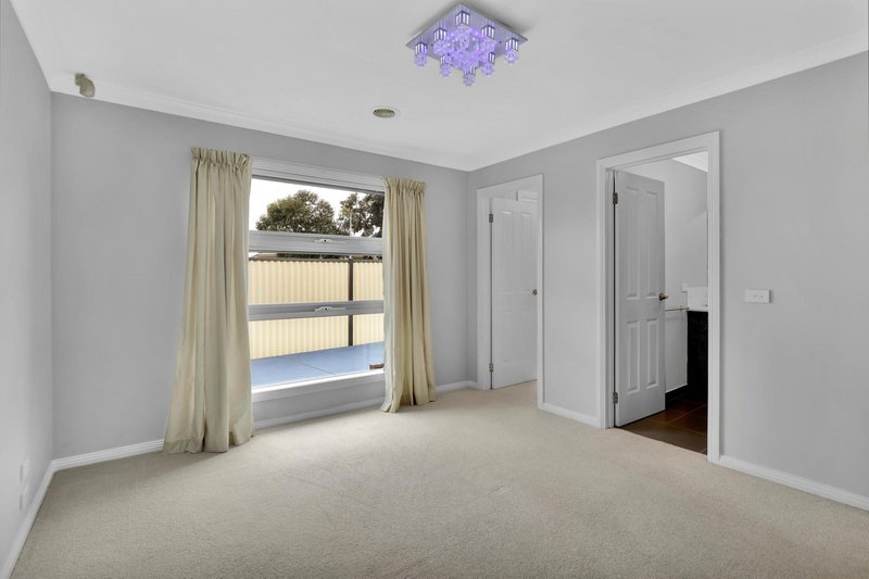 Photo - 1/27 Woorite Place, Wyndham Vale VIC 3024 - Image 9