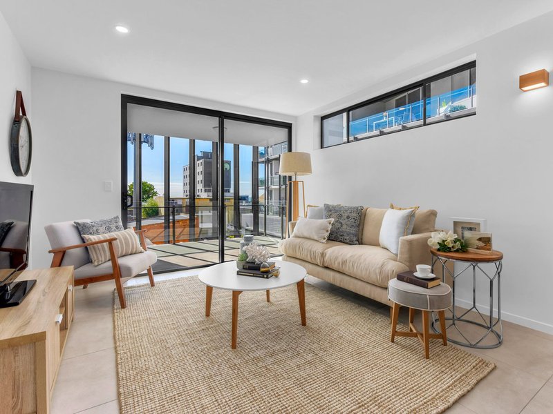 Photo - 12/72 Clara Street, Wynnum QLD 4178 - Image 2