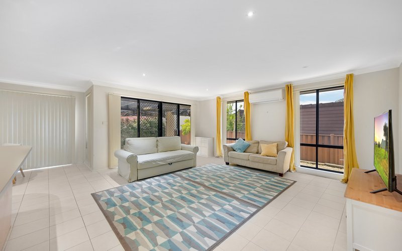 Photo - 12/72 Parliament Road, Macquarie Fields NSW 2564 - Image 4