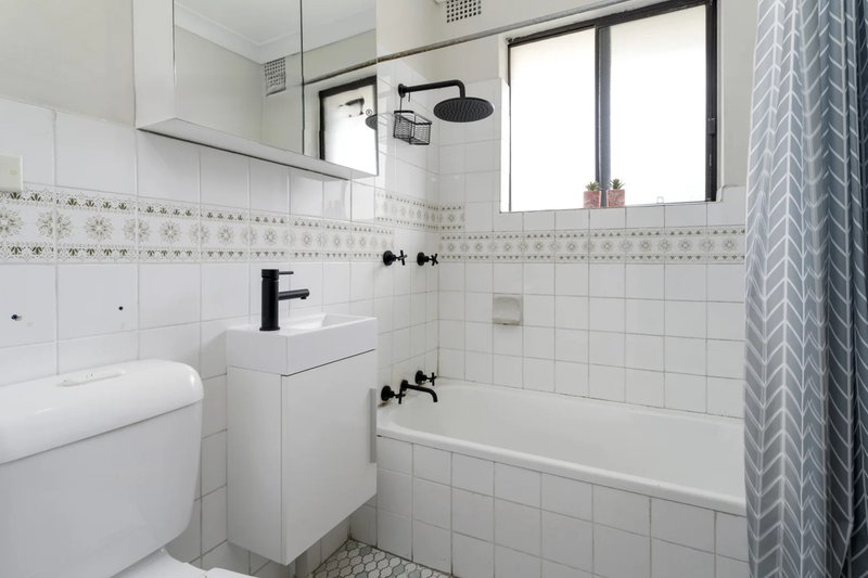 Photo - 12/8-10 Goulburn Street, Liverpool NSW 2170 - Image 4