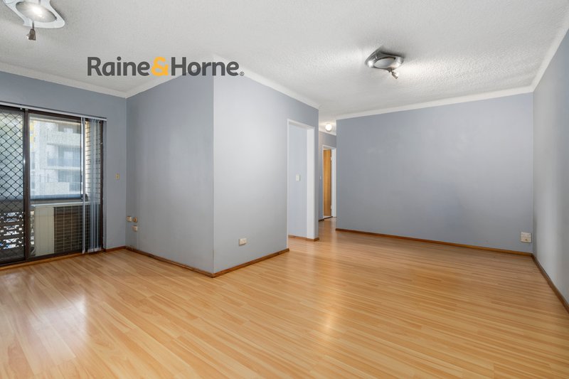 Photo - 12/8-10 Goulburn Street, Warwick Farm NSW 2170 - Image 1