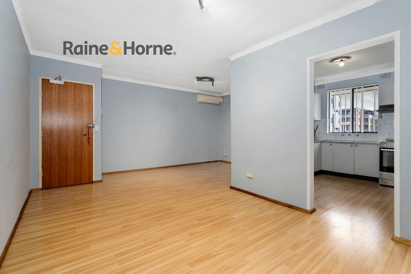 Photo - 12/8-10 Goulburn Street, Warwick Farm NSW 2170 - Image 4