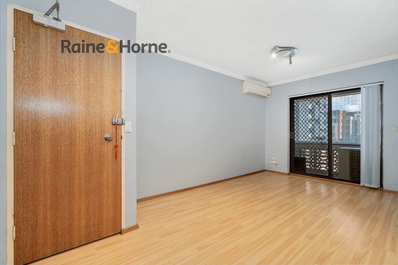 Photo - 12/8-10 Goulburn Street, Warwick Farm NSW 2170 - Image 5