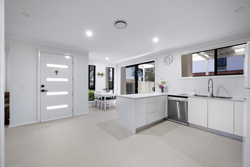 Photo - 12/8-12 Cumberland Road, Ingleburn NSW 2565 - Image 3