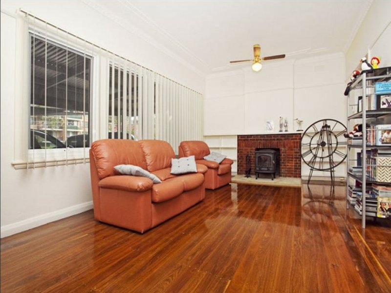 Photo - 128 Acacia Road, Kirrawee NSW 2232 - Image 3