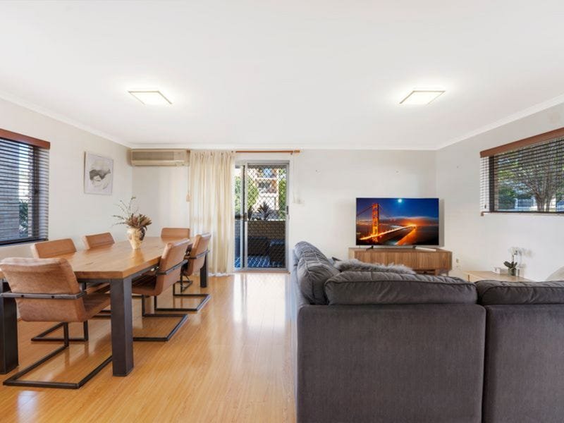 Photo - 1/28 Barlow Street, Clayfield QLD 4011 - Image 3